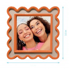Wavy photo frame magnets